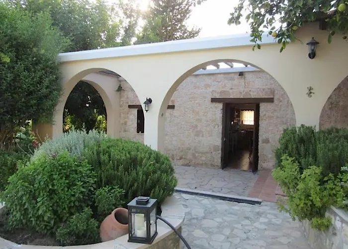 Anna Maria Semesterbostad Pégeia